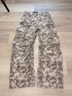 Women’s refuge wide baggy camo cargo pants